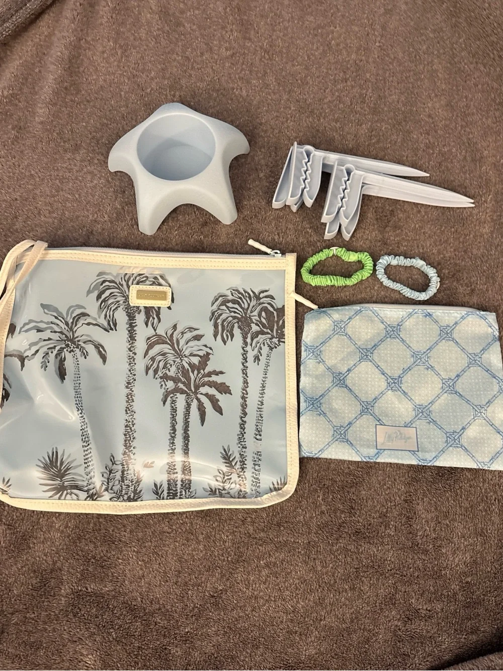 Lilly Pulitzer Paradise Pouch Drink Holder Towel Stakes Scrunchies NWT